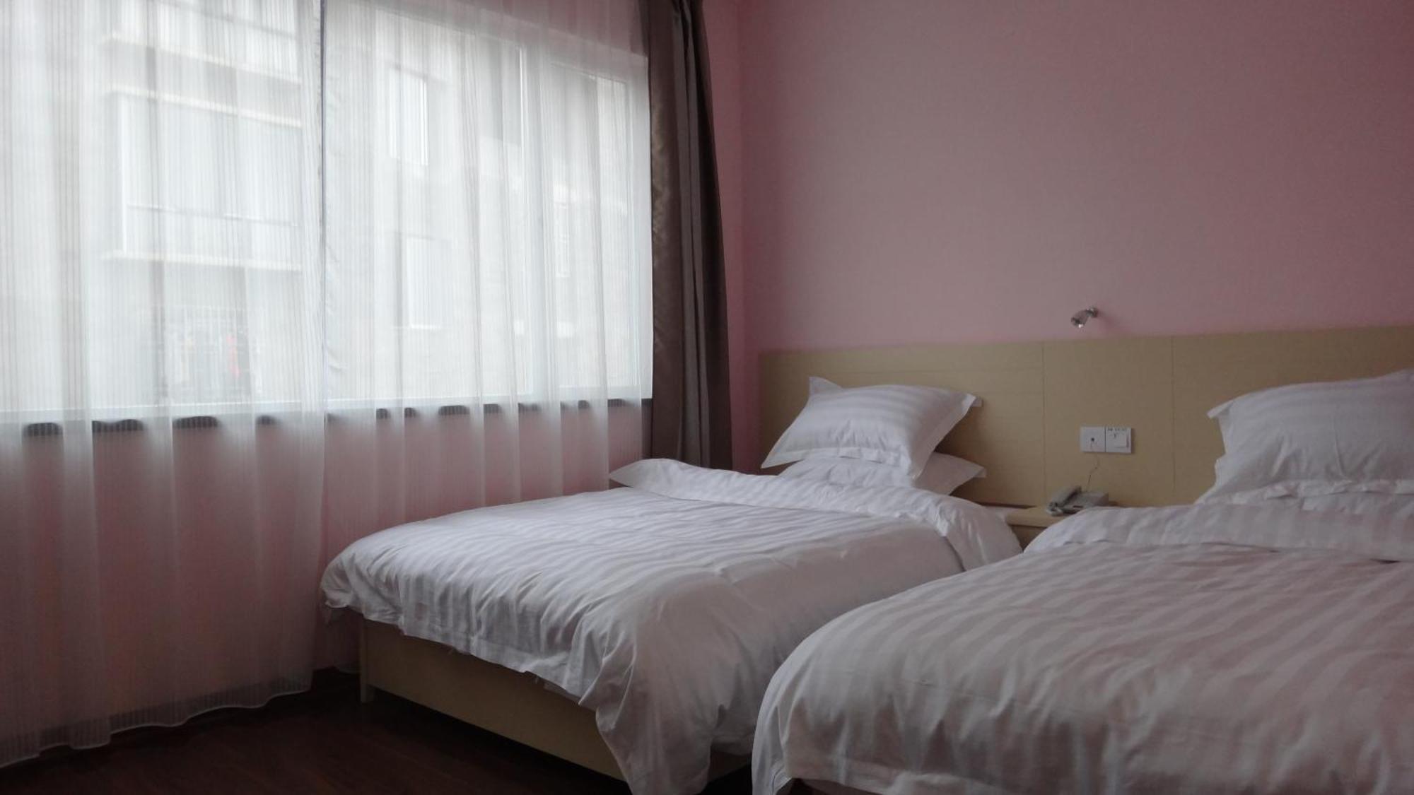 Guilin 68° Hotel North Railway Station Branch Esterno foto